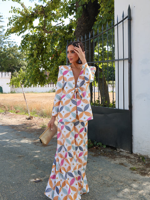 Traje dos piezas bordado con palazzo ancho